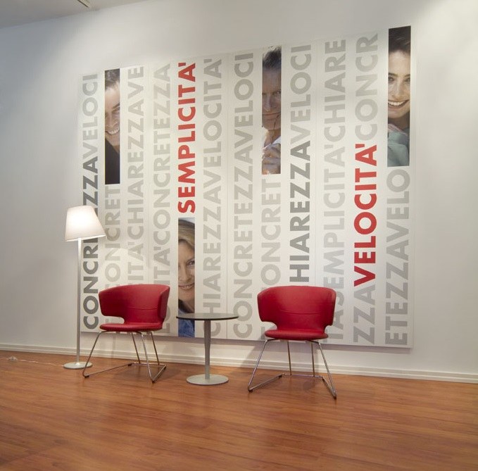Sala di ricevimento dell'agenzia Effe Centro a Roma